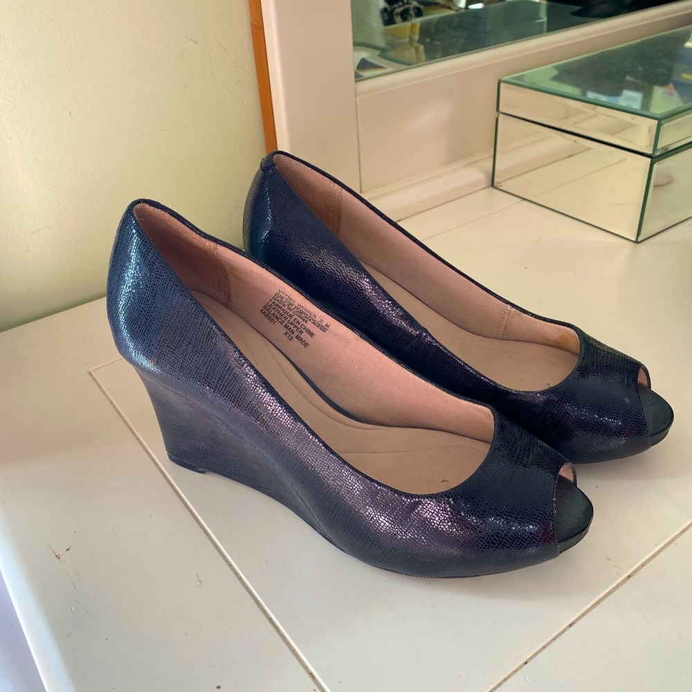 Rockport Embossed Black Leather Peeptoe Wedge Pumps Size 7.5
